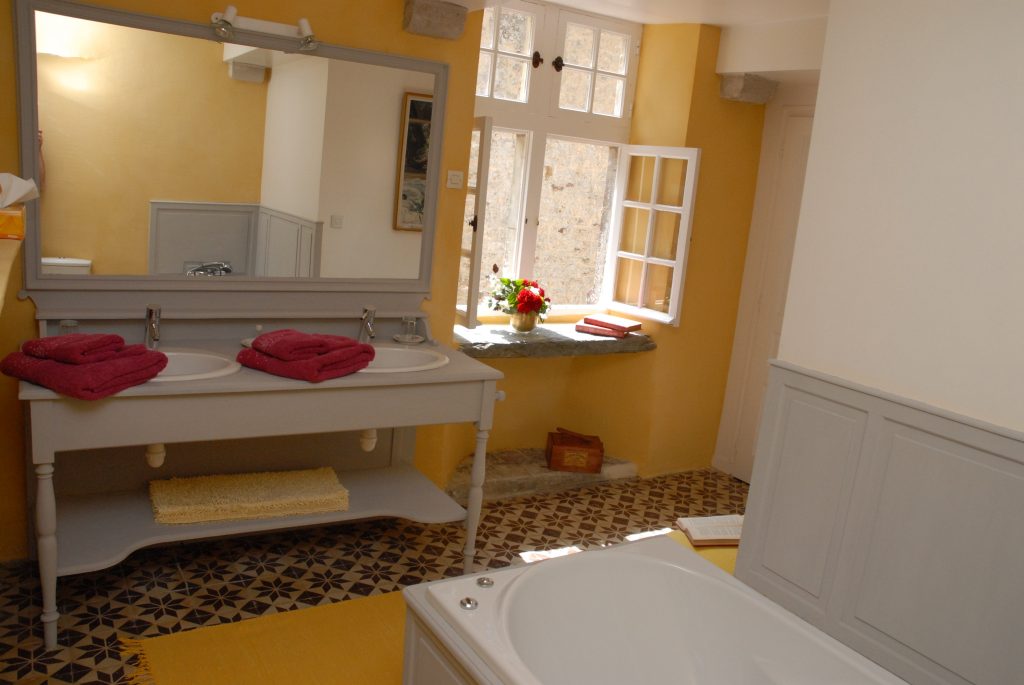 En-suite bathroom of the Napoléon bedroom, Château de Flottemanville