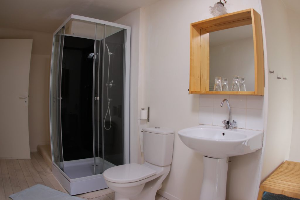 Bathroom of La Serre cottage at Château de Flottemanville