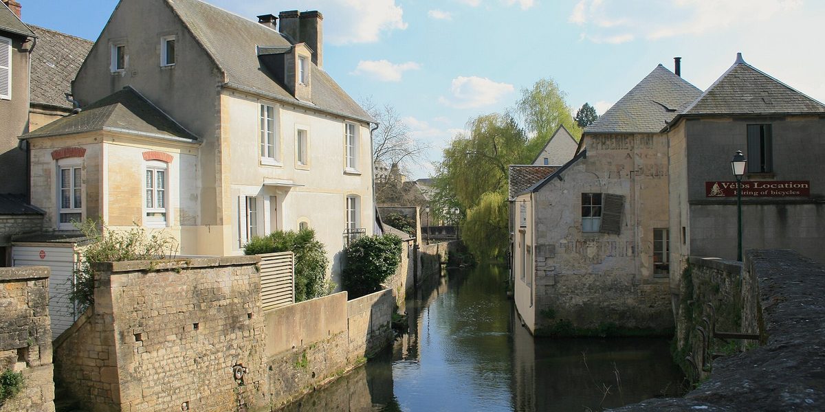 Bayeux vanaf het kasteel: kathedraal, musea en de kwestie van het tapijt